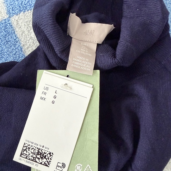 H&M Deep Blue Knit Turtleneck - Picture 3 of 4